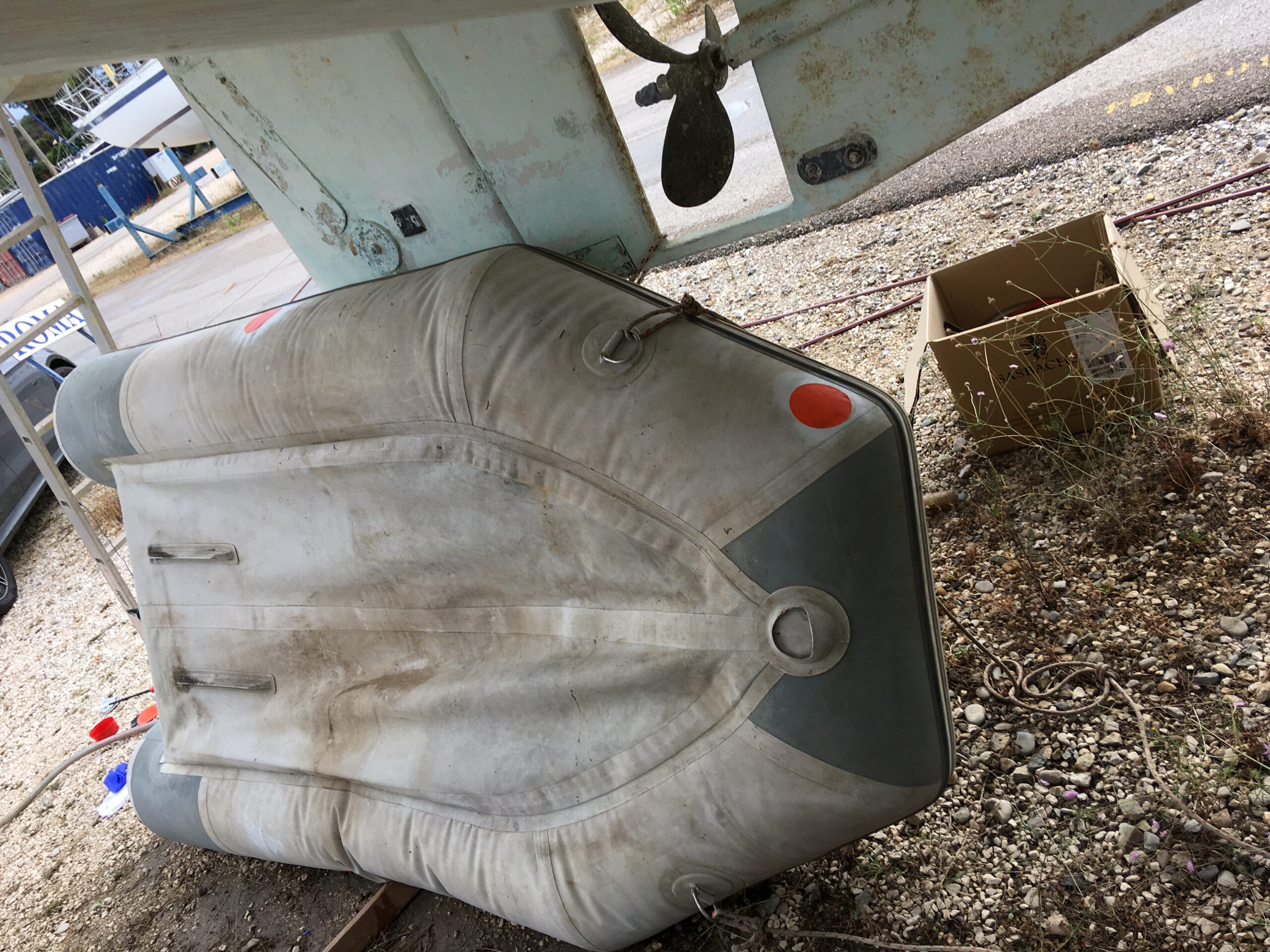 Read more about the article dinghy repair : let’s fix Axe Tatooine!