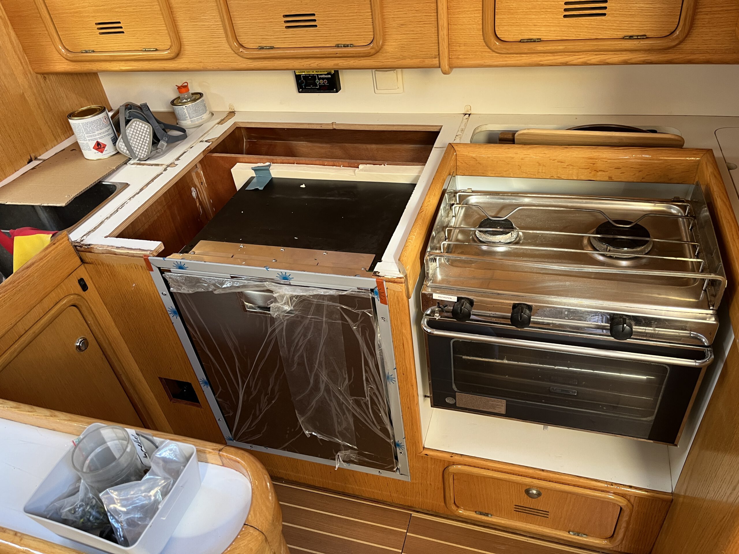 You are currently viewing Upgrading a Toploader Fridge to a Drawer Fridge: A Step-by-Step Guide for Boat Owners (from experience on my Alubat Ovni 435)⛵🪚