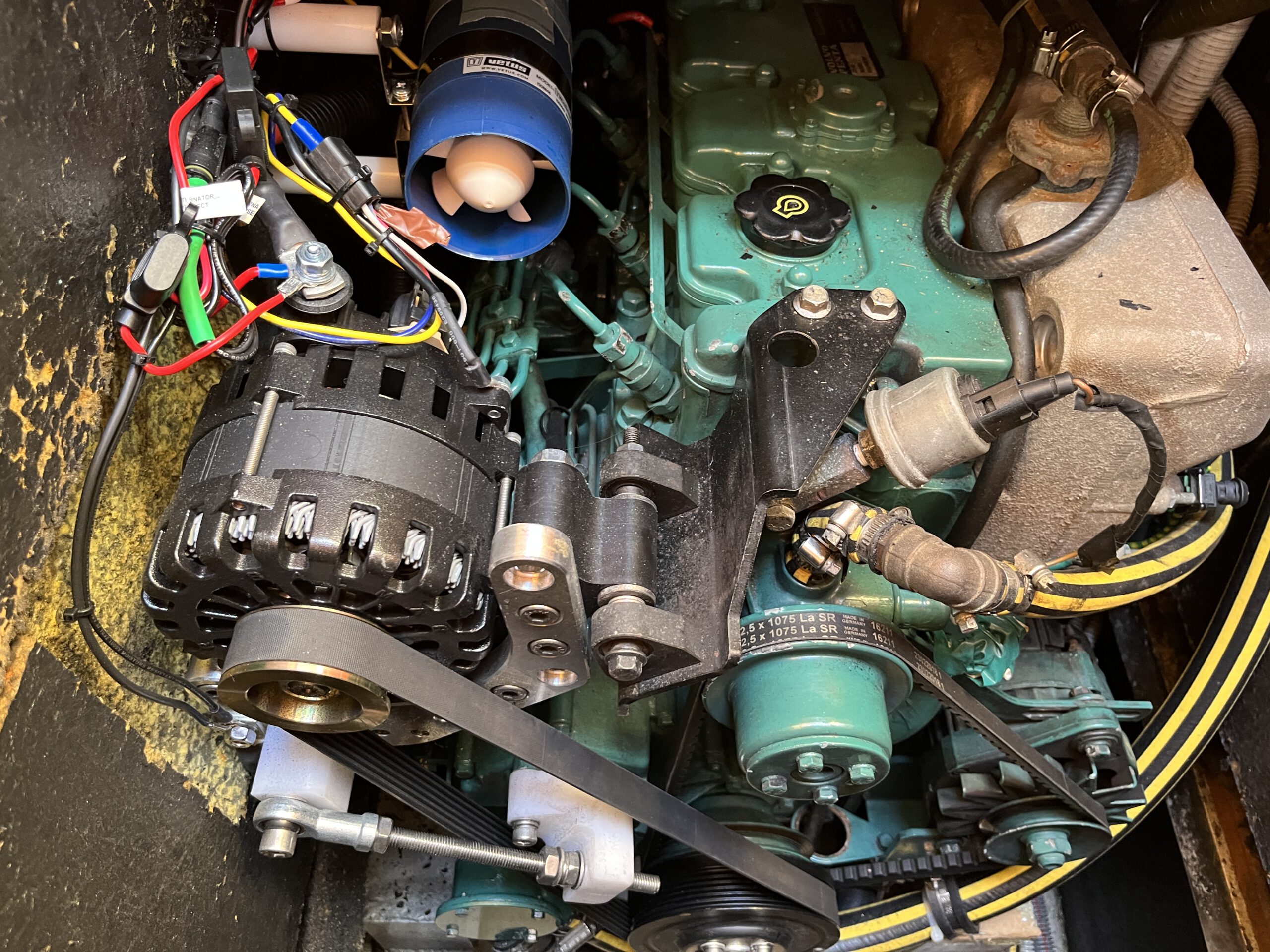 You are currently viewing Cooling Challenges with a High-Powered Alternator on a Boat Engine
