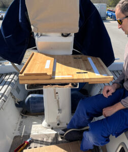 Read more about the article A Great Table for Your Dinners on Deck: The Convenient Solution for Boat Life